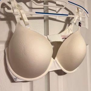 Victoria’s Secret 40D T-shirt push up full coverage bra.